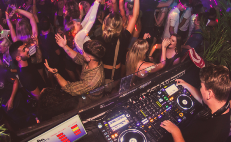 woodys surf shack dj hens