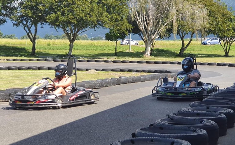 cairns kart hire outside 2 bucks
