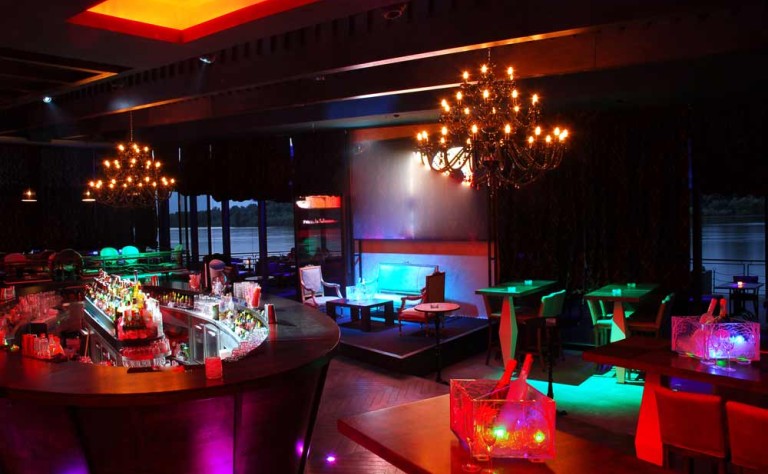 airlie beach night